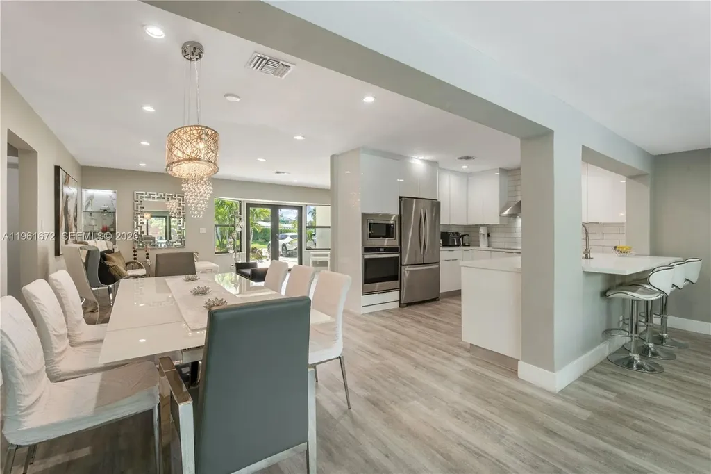 2701 NE 52nd Street Lighthouse Point FL 33064