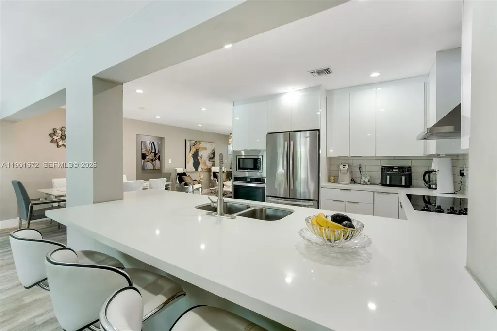 2701 NE 52nd Street Lighthouse Point FL 33064
