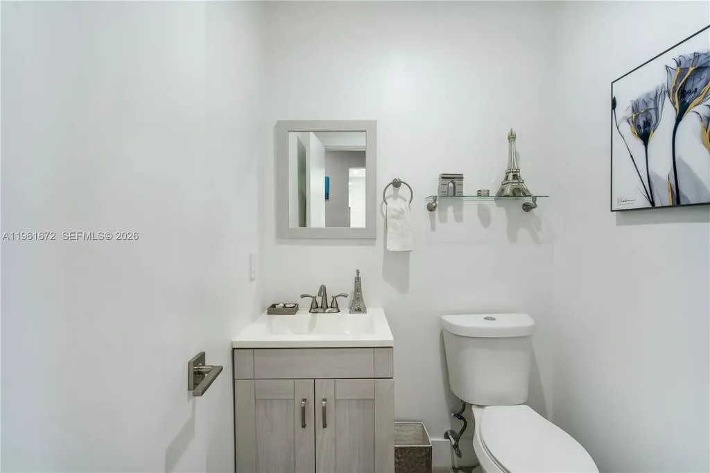 2701 NE 52nd Street Lighthouse Point FL 33064