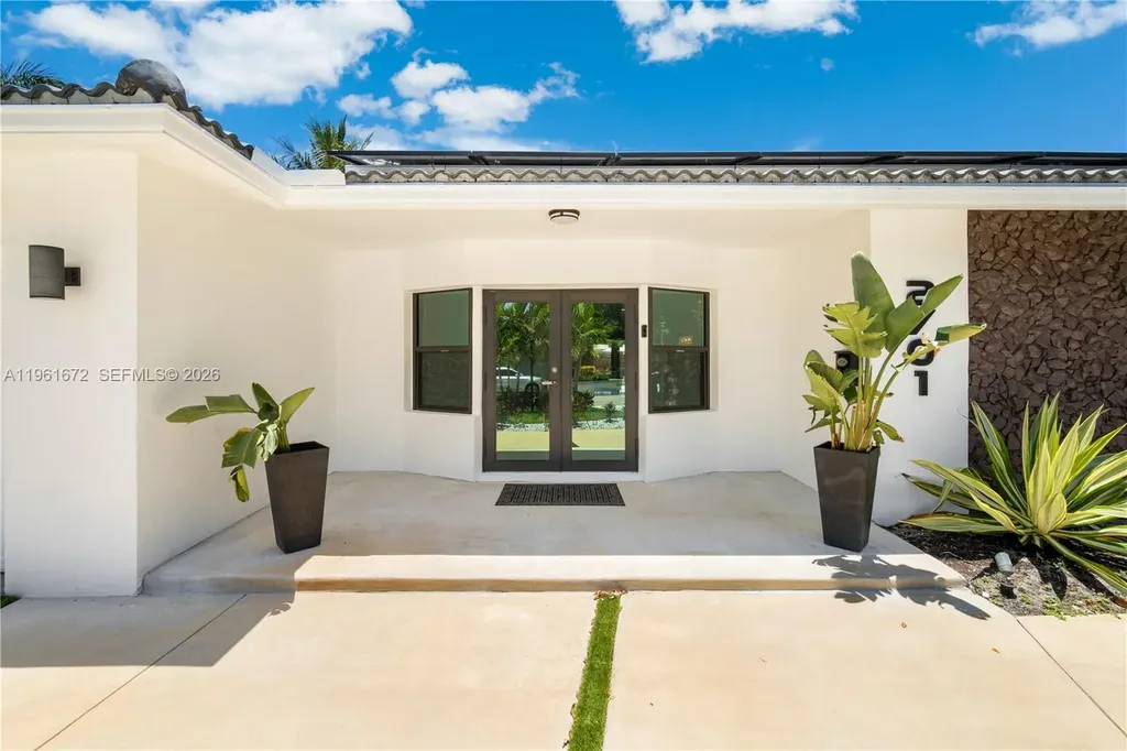 2701 NE 52nd Street Lighthouse Point FL 33064