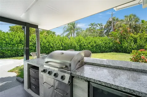 2701 NE 52nd Street Lighthouse Point FL 33064