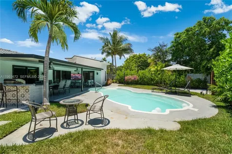 2701 NE 52nd Street Lighthouse Point FL 33064