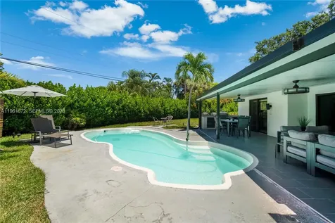 2701 NE 52nd Street Lighthouse Point FL 33064