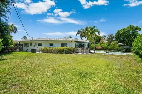 2701 NE 52nd Street Lighthouse Point FL 33064
