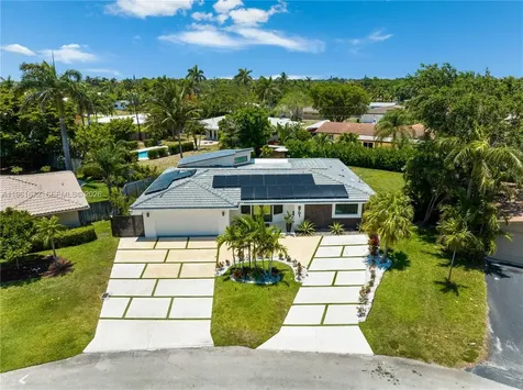 2701 NE 52nd Street Lighthouse Point FL 33064