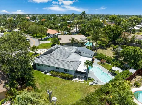 2701 NE 52nd Street Lighthouse Point FL 33064