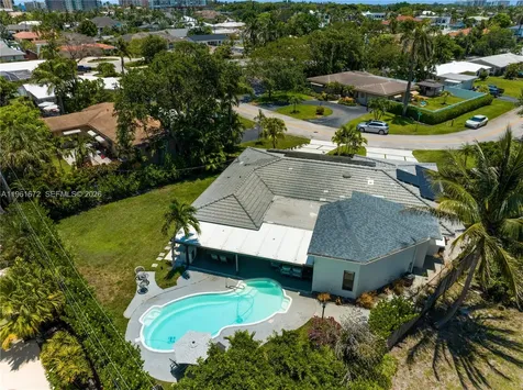 2701 NE 52nd Street Lighthouse Point FL 33064