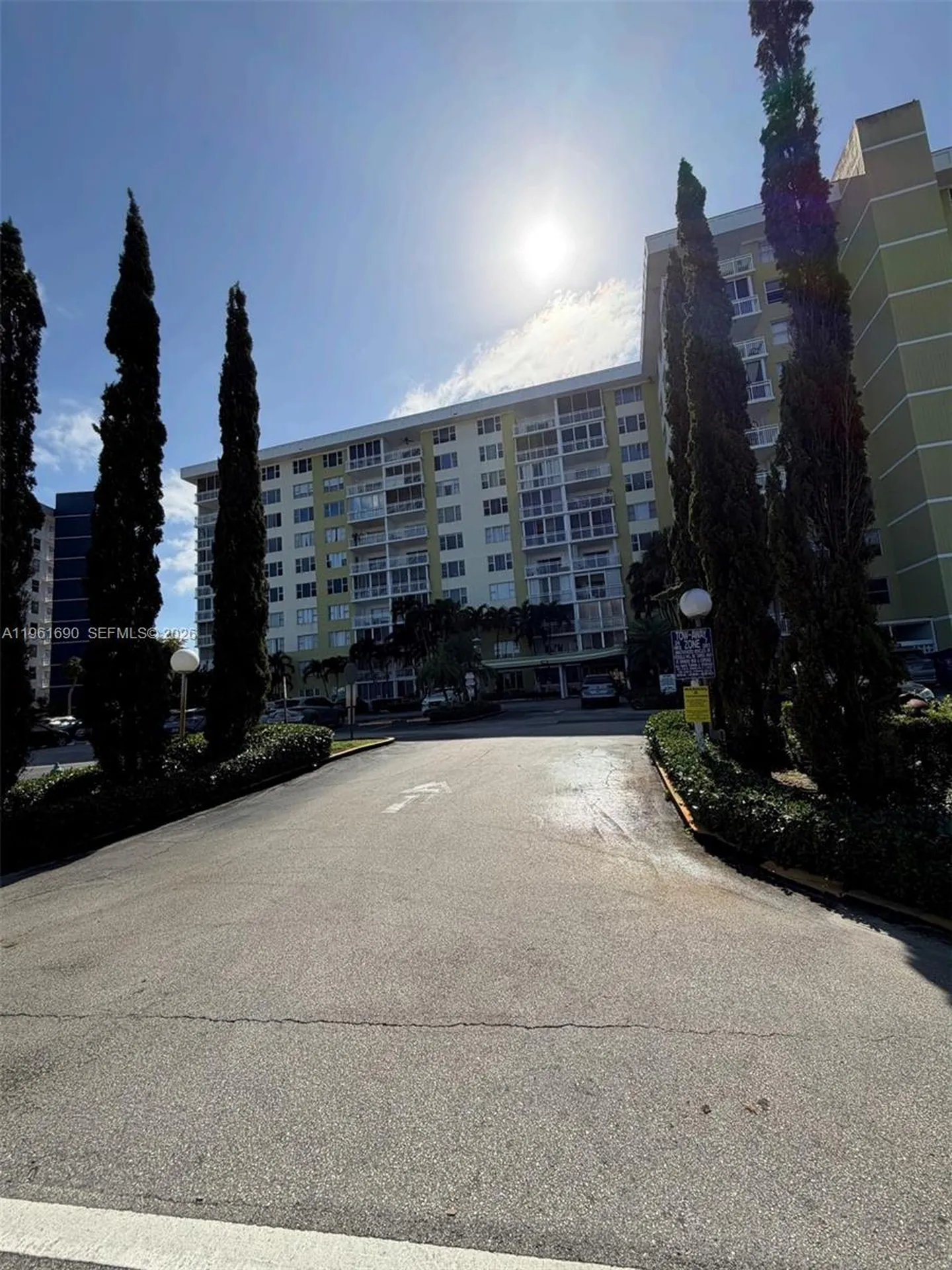 4400 Hillcrest Drive Hollywood FL 33021
