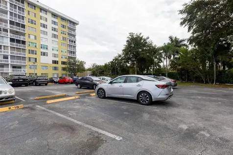 4400 Hillcrest Drive Hollywood FL 33021