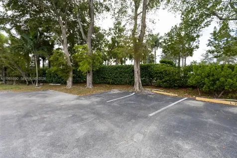 4400 Hillcrest Drive Hollywood FL 33021