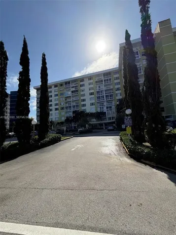 4400 Hillcrest Drive Hollywood FL 33021