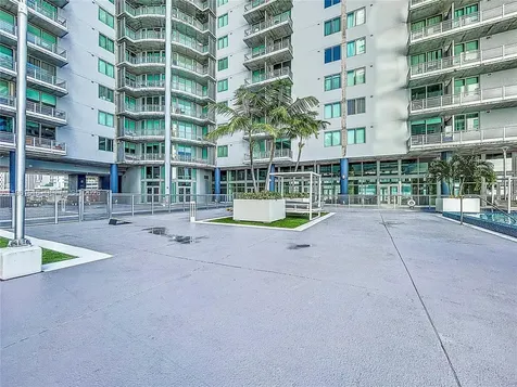 690 SW 1st Court Miami FL 33130