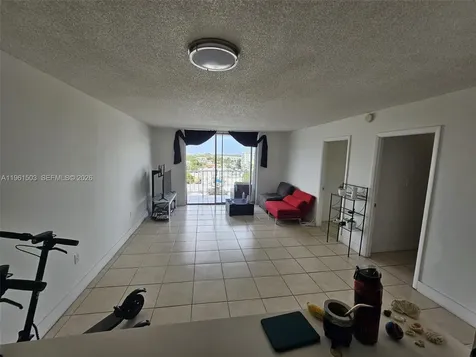 6900 Bay Drive Miami Beach FL 33141
