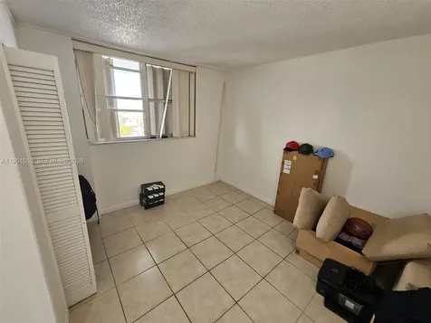 6900 Bay Drive Miami Beach FL 33141