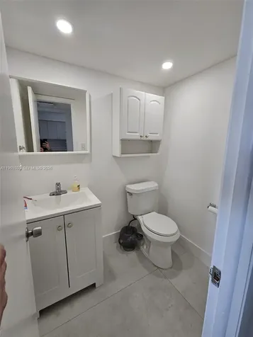 6900 Bay Drive Miami Beach FL 33141