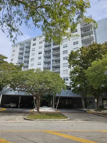 6900 Bay Drive Miami Beach FL 33141