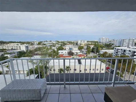 6900 Bay Drive Miami Beach FL 33141