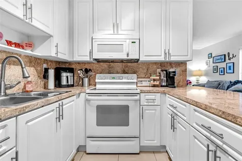 7585 SW 28th Street Miami FL 33155