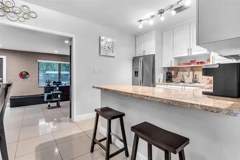 7585 SW 28th Street Miami FL 33155