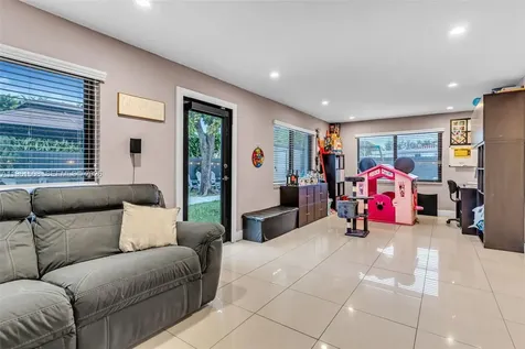 7585 SW 28th Street Miami FL 33155