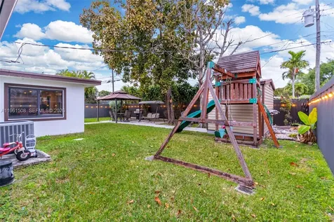 7585 SW 28th Street Miami FL 33155