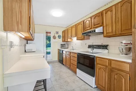 612 N 46th Avenue Hollywood FL 33021