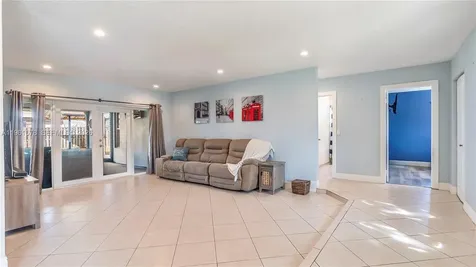 9501 NW 8th Street Pembroke Pines FL 33024