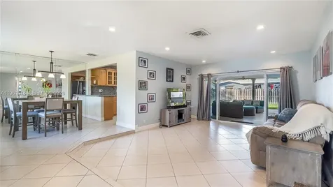 9501 NW 8th Street Pembroke Pines FL 33024