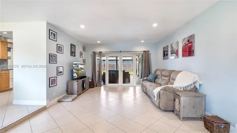 9501 NW 8th Street Pembroke Pines FL 33024