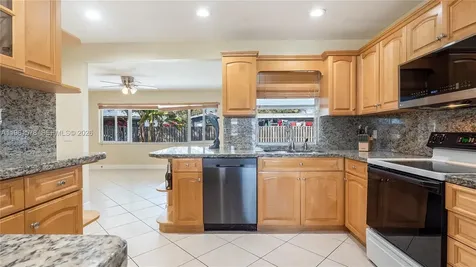 9501 NW 8th Street Pembroke Pines FL 33024