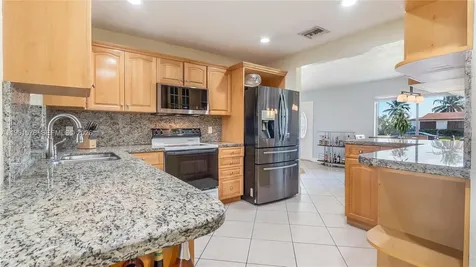 9501 NW 8th Street Pembroke Pines FL 33024
