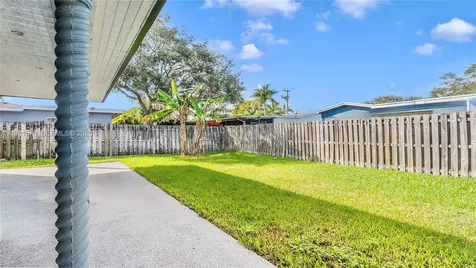 9501 NW 8th Street Pembroke Pines FL 33024