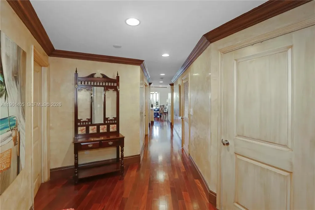 10 Aragon Avenue Coral Gables FL 33134