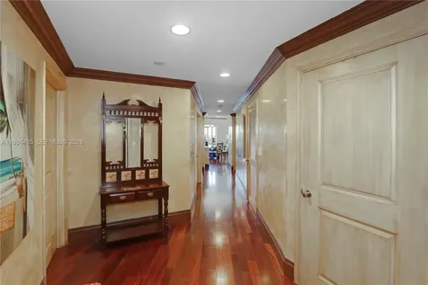 10 Aragon Avenue Coral Gables FL 33134