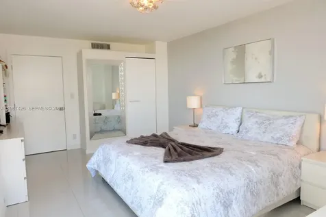 20301 W Country Club Drive Aventura FL 33180