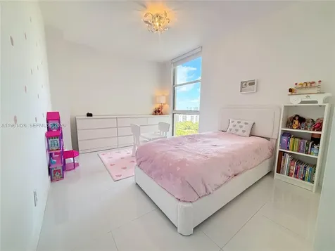 20301 W Country Club Drive Aventura FL 33180