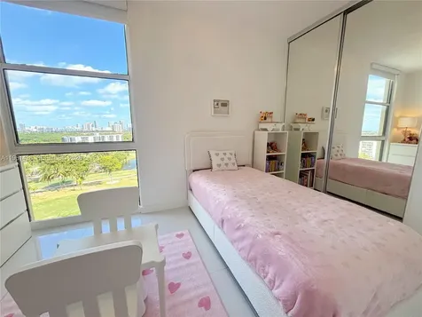 20301 W Country Club Drive Aventura FL 33180