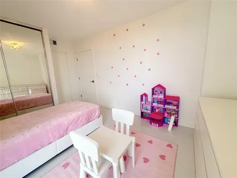 20301 W Country Club Drive Aventura FL 33180