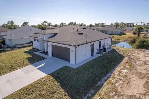 3318 NE 13th Place Other City - In The State Of Florida FL 33909