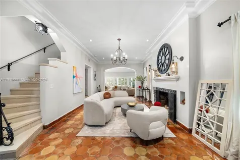 5621 Alton Road Miami Beach FL 33140