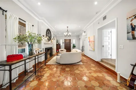 5621 Alton Road Miami Beach FL 33140