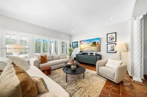 5621 Alton Road Miami Beach FL 33140