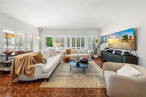 5621 Alton Road Miami Beach FL 33140