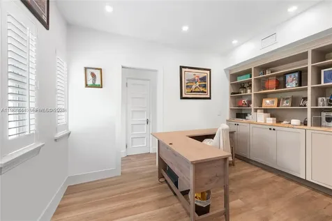 5621 Alton Road Miami Beach FL 33140