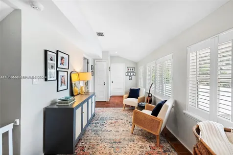 5621 Alton Road Miami Beach FL 33140