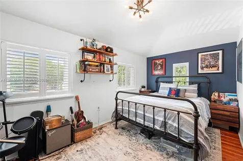 5621 Alton Road Miami Beach FL 33140