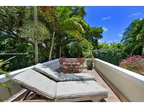 5621 Alton Road Miami Beach FL 33140