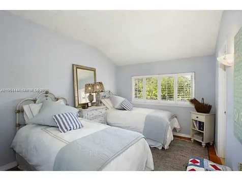 5621 Alton Road Miami Beach FL 33140