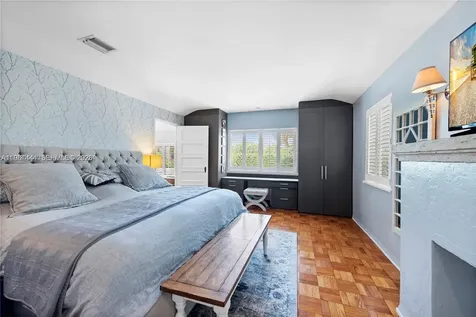 5621 Alton Road Miami Beach FL 33140