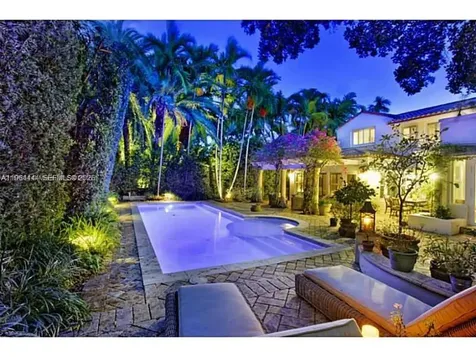5621 Alton Road Miami Beach FL 33140
